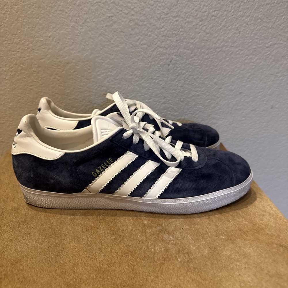 adidas Gazelle Men's Low Top Suede Lace-Up Sneakers Navy/White Size 11.5